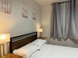 1 Schlafzimmer, Schreibtisch, WLAN, Bettwäsche