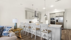 Fridge, microwave, oven, stovetop - Pinewood30a (Santa Rosa Beach)