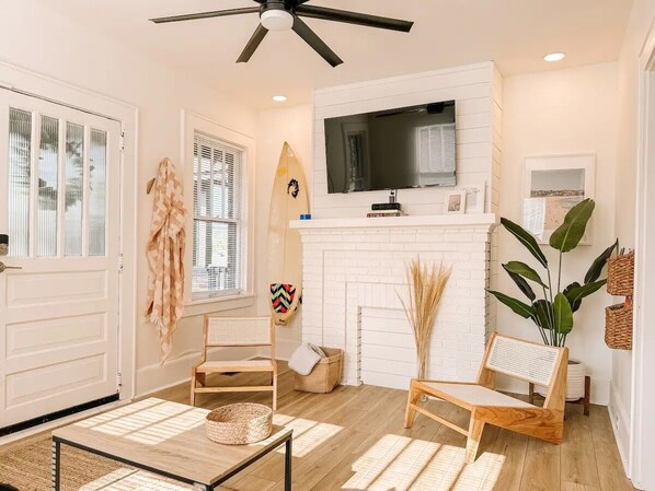 Interior - Coastal 2-Bedroom Townhome located Close to Charlotte's Uptown (Charlotte)