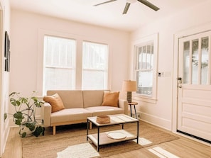 Living area - Coastal 2-Bedroom Townhome located Close to Charlotte's Uptown (Charlotte)