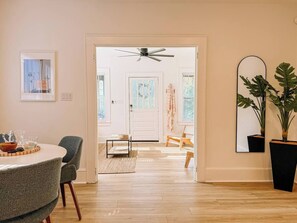 Dining - Coastal 2-Bedroom Townhome located Close to Charlotte's Uptown (Charlotte)