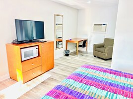 Quarto solteiro luxo, vista para o jardim | Escrivaninha, espaço de trabalho para notebook, Wi-Fi de cortesia