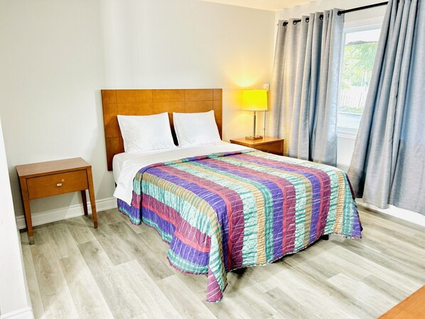 Chambre simple Deluxe, vue sur le jardin | Bureau, espace de travail pour ordinateurs portables