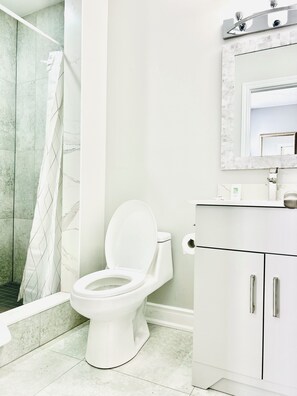 Deluxe Single Room, Garden View | Bathroom