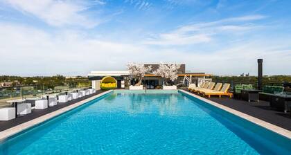 Modern 2BR Apartment – Near Casino & FLL Airport