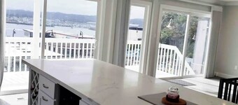 Newly remodel Historic Coast Guard house 4-bedroom in awesome Newport with WiFi