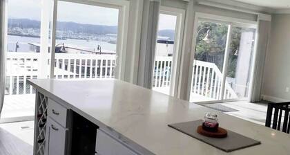 Newly remodel Historic Coast Guard house 4-bedroom in awesome Newport with WiFi