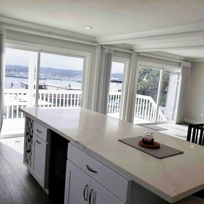 Newly remodel Historic Coast Guard house 4-bedroom in awesome Newport with WiFi