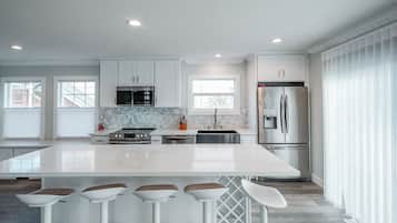 Microondas, horno, parrilla de estufa y lavavajillas