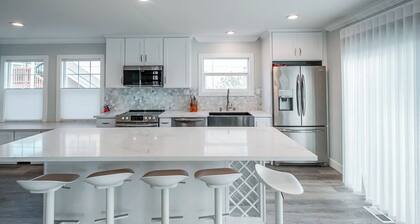 Newly remodel Historic Coast Guard house 4-bedroom in awesome Newport with WiFi
