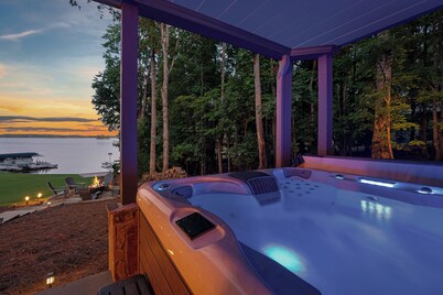 Waterfront Lake Oconee House w/ Workstations & Hot Tub – 7 Bedrooms, Sleeps 14