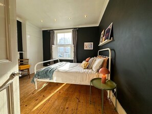3 chambres, fer et planche à repasser, accès au Wi-Fi (inclus)