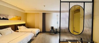 Oriental Holiday Hotel (Zhengzhou Chengdong Road Wenmiao Metro Station)