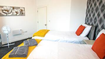 2 bedrooms, iron/ironing board, internet, bed sheets