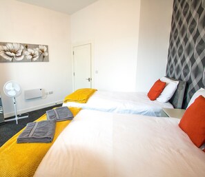 2 quartos, ferros/tábuas de passar roupa, acesso à internet