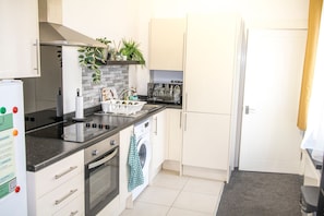 Kühlschrank, Kochgeschirr/Geschirr/Besteck