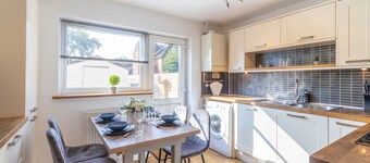 Open Mind Property - 4 Beds 2 Bathrooms & Parking