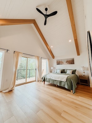 3 bedrooms, iron/ironing board, WiFi, bed sheets - Oyster Creek Chalet 3 (Gaspereaux)