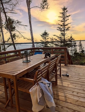 Outdoor dining - Oyster Creek Chalet 3 (Gaspereaux)
