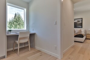 Apartamento básico | 1 dormitorio, decoración individual, mobiliario individual y escritorio