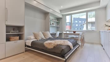 Basic Studio | 1 bedroom, individually decorated, individually furnished, desk