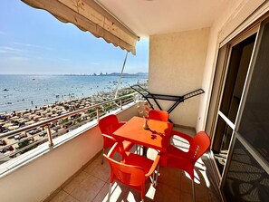 Apartment | Outdoor dining