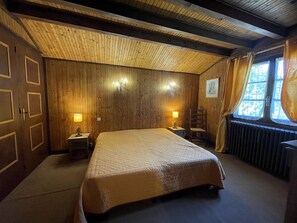 1 chambre, fer et planche à repasser, accès au Wi-Fi (inclus)