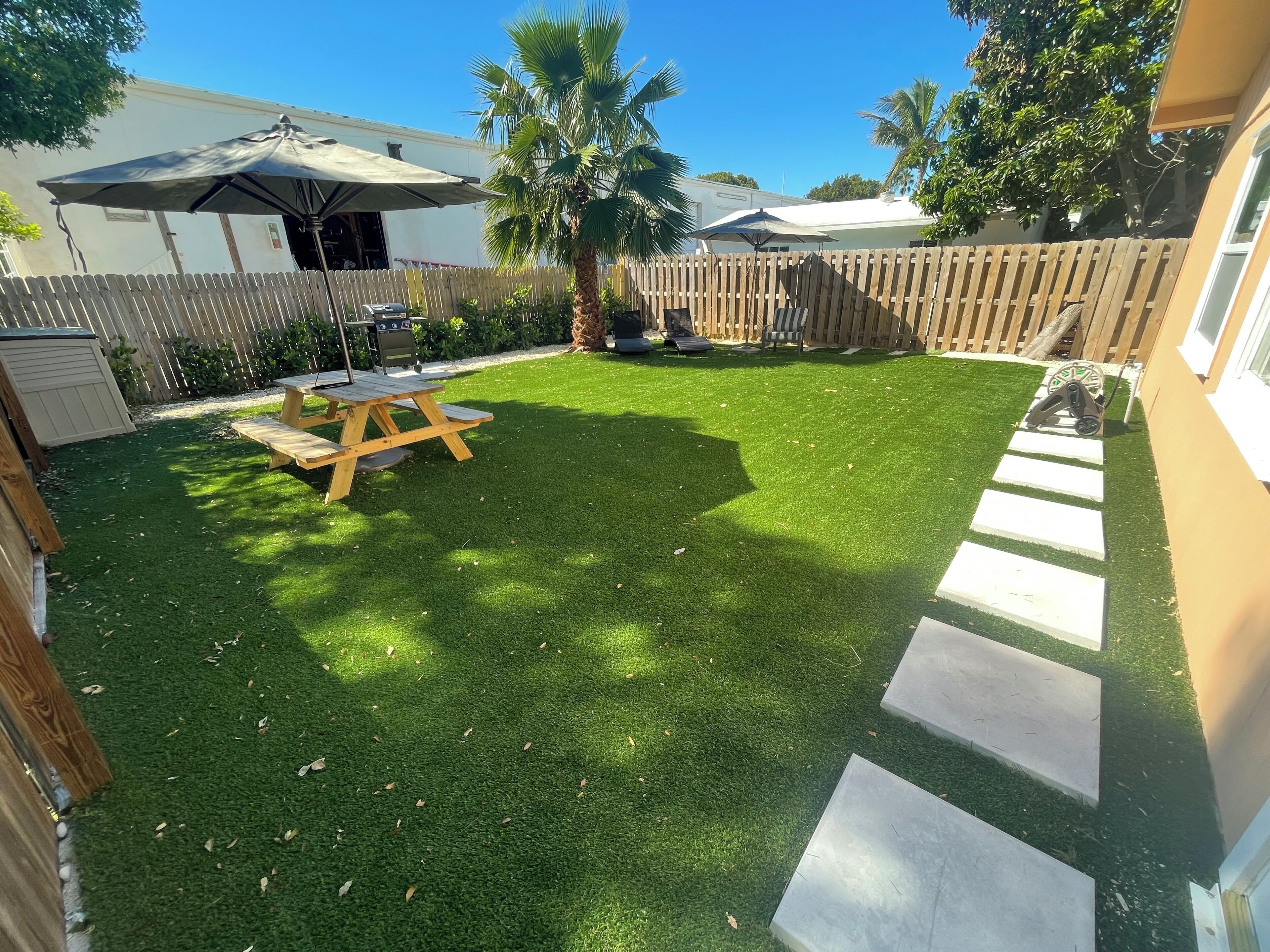 Island Dream in the heart of the Florida Keys ~ Private, Spacious 3/2 + Sofa bed