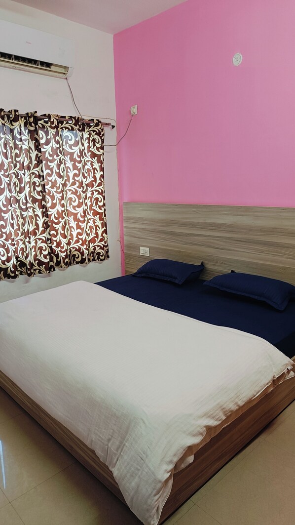 2 bedrooms, WiFi, bed sheets