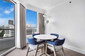 Dining - Tresor One Bedroom Suite North Fontainebleau (Miami Beach)