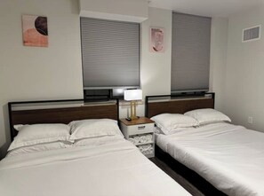 1 bedroom, WiFi, bed sheets - Modern Apt 1105 in Downtown Pittsburgh’s Heart (Pittsburgh)