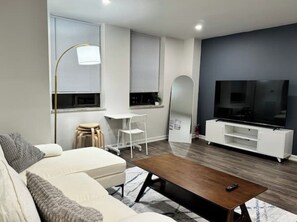 Living area - Apt 1111 in Pittsburgh’s Heart with PNC Park View (Pittsburgh)