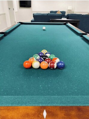 Game room - Modern Apt 1106 in Downtown Pittsburgh’s Heart (Pittsburgh)