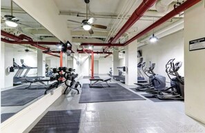 Fitness facility - Modern Apt 1113 in Downtown Pittsburgh’s Heart (Pittsburgh)