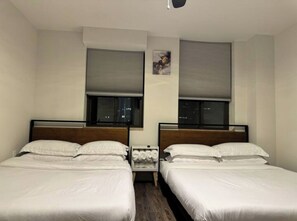 1 bedroom, desk, WiFi, bed sheets - Modern Apt 1113 in Downtown Pittsburgh’s Heart (Pittsburgh)