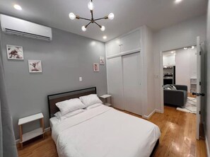 2 habitaciones, tabla de planchar con plancha, wifi y ropa de cama 