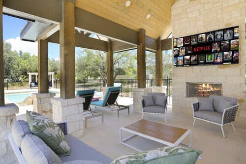 Heated pool~Hot Tub~Golf Cart~Arcade~Two Kitchens~Sleeps 28