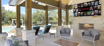 Heated pool~Hot Tub~Golf Cart~Arcade~Two Kitchens~Sleeps 28