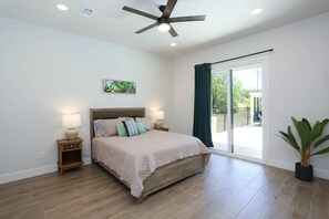 6 bedrooms, desk, iron/ironing board, travel cot