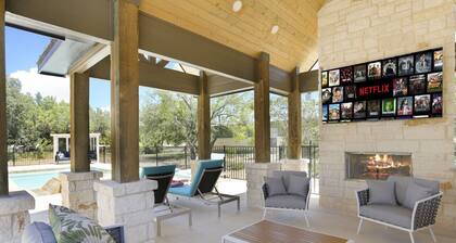 Heated pool~Hot Tub~Golf Cart~Arcade~Two Kitchens~Sleeps 28