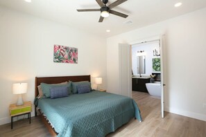 6 bedrooms, desk, iron/ironing board, travel cot - Heated pool~Hot Tub~Golf Cart~Arcade~Two Kitchens~Sleeps 28 (Concan)
