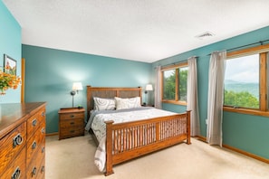 3 bedrooms, desk, iron/ironing board, travel crib