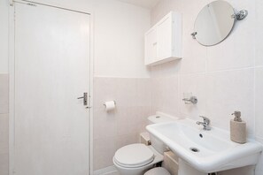 Apartment | Bathroom | Shower, free toiletries, hair dryer, towels - Canadawater-2bedroom-1bathroom-wifi-free Parking (London)