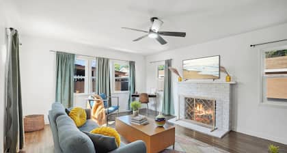 Near Disney! 2 Bed 1 Bath - Back House