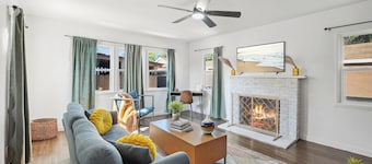 Near Disney! 2 Bed 1 Bath - Back House