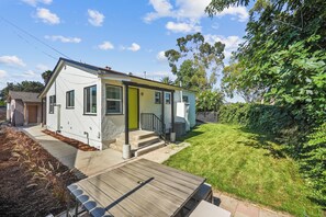 Exterior - Near Disney! 2 Bed 1 Bath - Back House (Santa Ana)