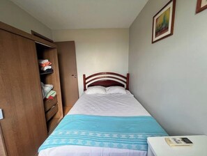 1 bedroom, bed sheets