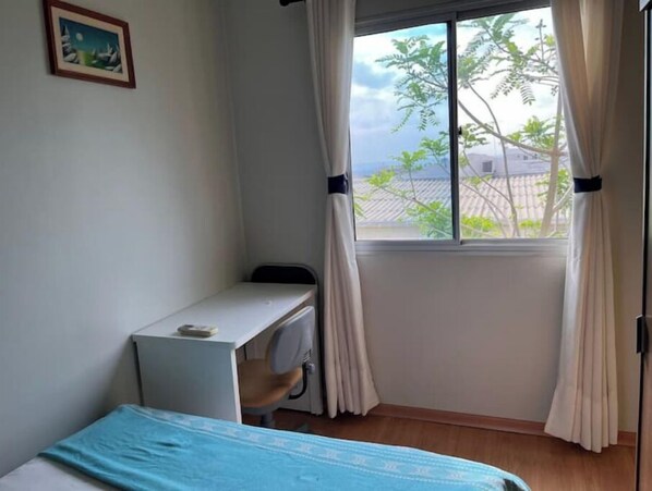 1 bedroom, bed sheets