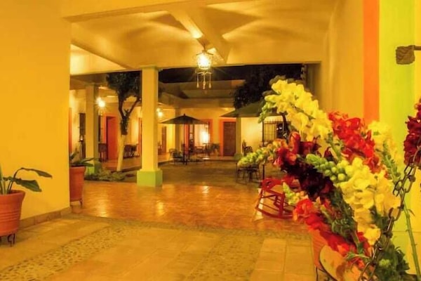 Habitación cuádruple clásica, vistas al patio | Terraza o patio