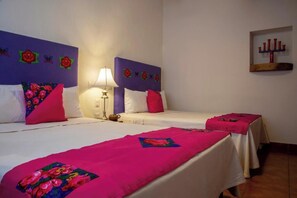 Comfort Quadruple Room, Courtyard View | Iron/ironing board, free WiFi - CASA LOS ARQUITOS DE XOCHIMILCO (Oaxaca)